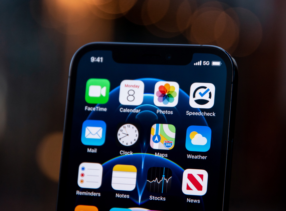 乡城苹果手机维修分享为什么 iPhone 12 在冬季会自动关机 